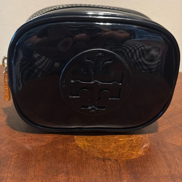 Tory Burch cosmetic case make up bag patent leather Black/gold tone Hw. NWOT - Picture 1 of 13
